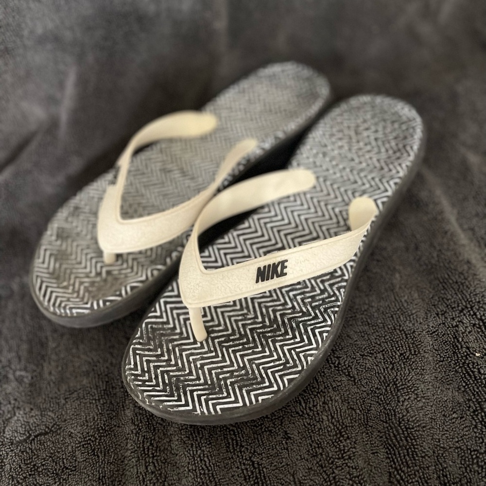 Nike Black and Cream Flip Flops